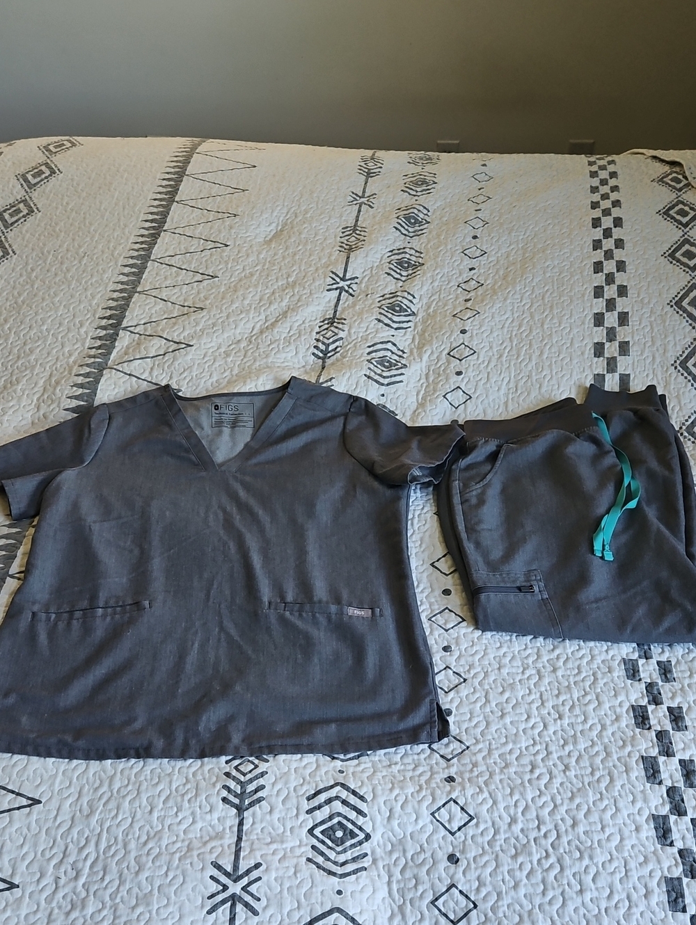 Figs Graphite Casma Top And Zamora High Waisted Joggers